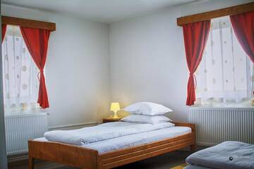 Фото номера Четырехместный номер с собственной ванной комнатой Хостелы Hostel Alpin Marisel г. Мэришел 2
